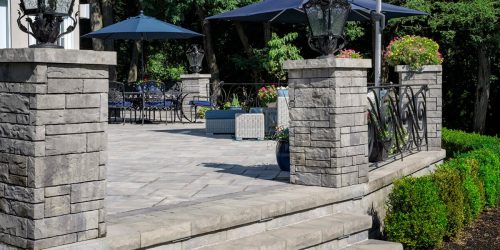 Anchor_C_BEL_RES_AUG2020_LafittRusticSlab_Lafitt6x9_TandemWall_QuarryFaceWall_02-1200x600